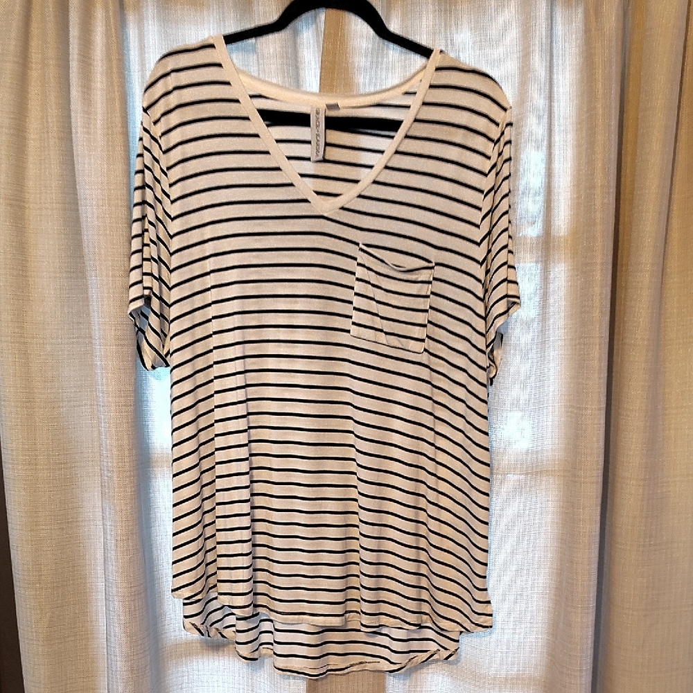 Chic Striped V-Neck Tee